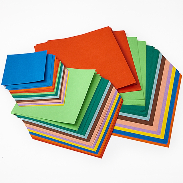Lot de 50 feuilles de papier irisé brillant et pliable pour bricolage  artisanal, papier origami, papier coloré pour découpe de papier grue (15  cm, 10