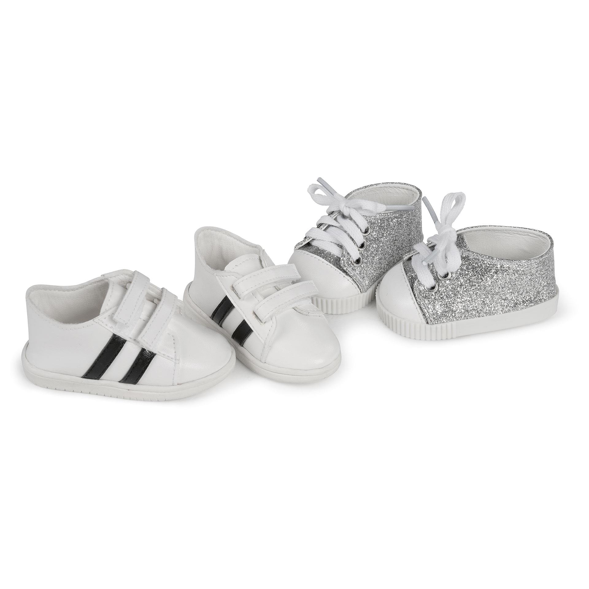 Puppen Sneaker Set, bestehend aus 2 Paar Schuhen: Weisse Klett-Sneaker und silberne Glitzer-Sneaker mit Schnürung, perfekt für Puppen-Outfits